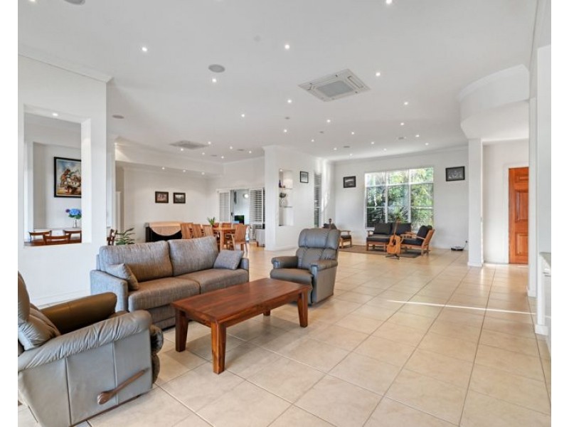 9 Upper Piper Street, West Gladstone QLD 4680