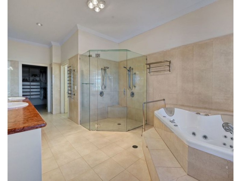 9 Upper Piper Street, West Gladstone QLD 4680