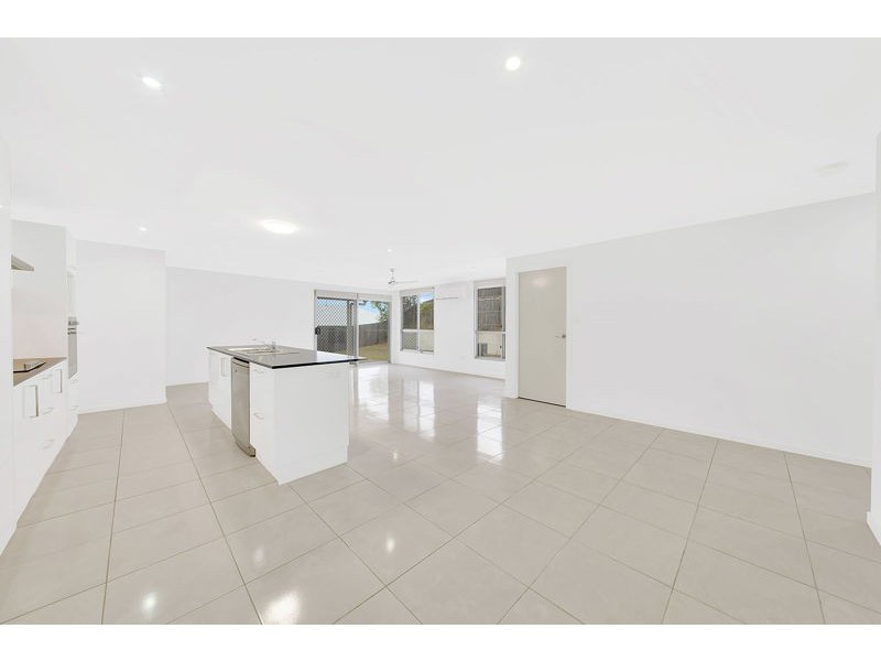 11 NAMADGI TERRACE, New Auckland QLD 4680