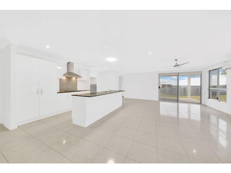 11 NAMADGI TERRACE, New Auckland QLD 4680
