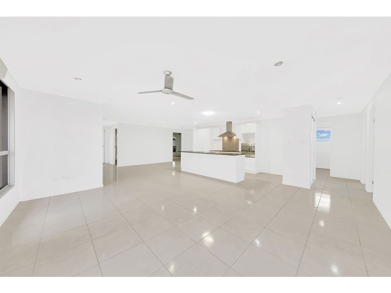 11 NAMADGI TERRACE, New Auckland QLD 4680