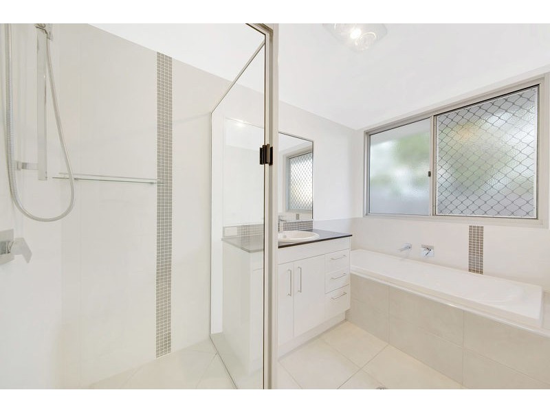 11 NAMADGI TERRACE, New Auckland QLD 4680