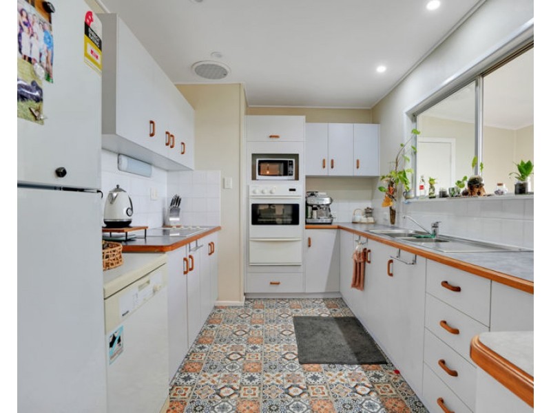 17 Rigby Crescent, West Gladstone QLD 4680