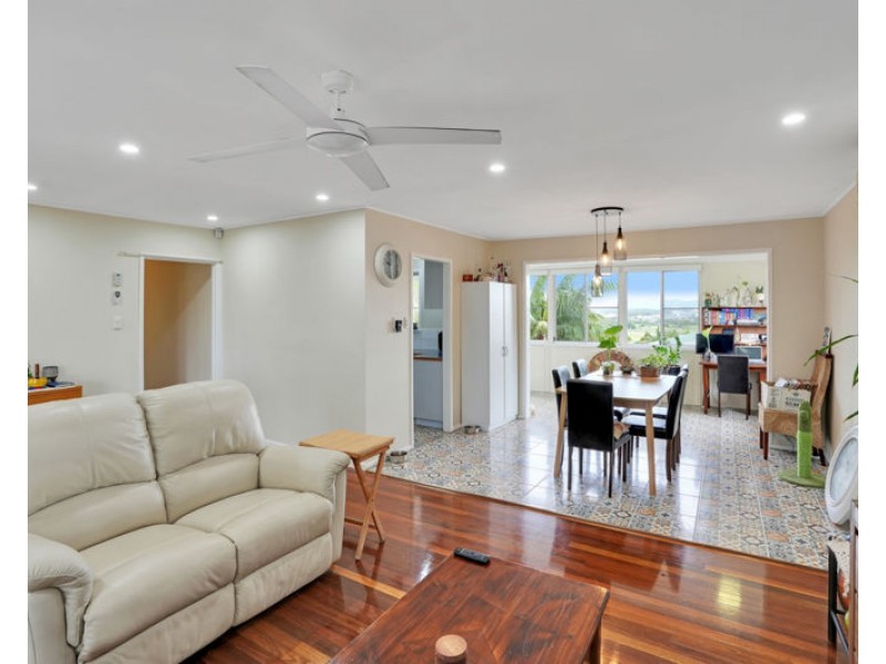17 Rigby Crescent, West Gladstone QLD 4680