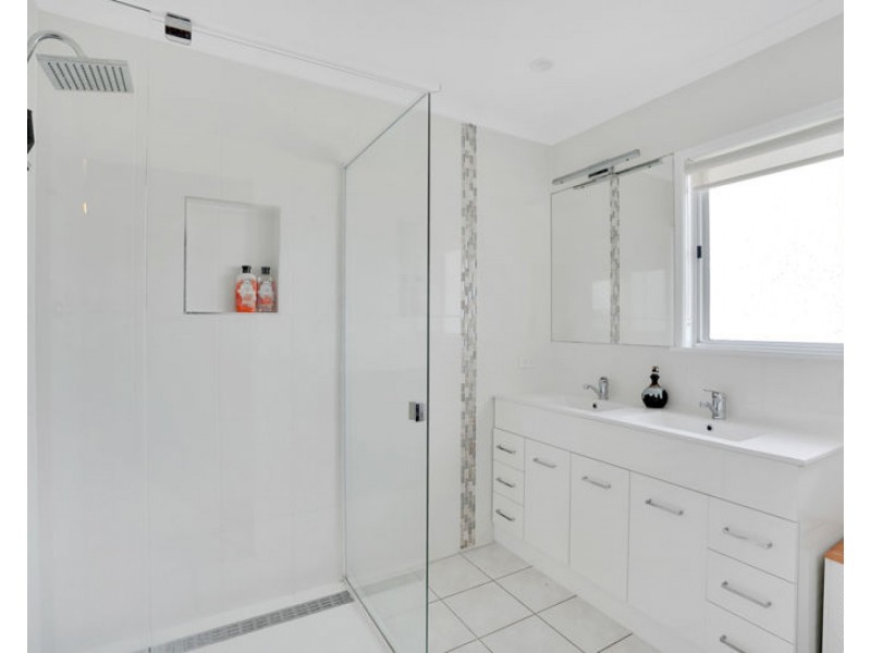 17 Rigby Crescent, West Gladstone QLD 4680