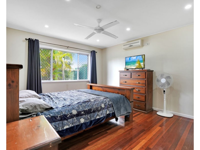 17 Rigby Crescent, West Gladstone QLD 4680