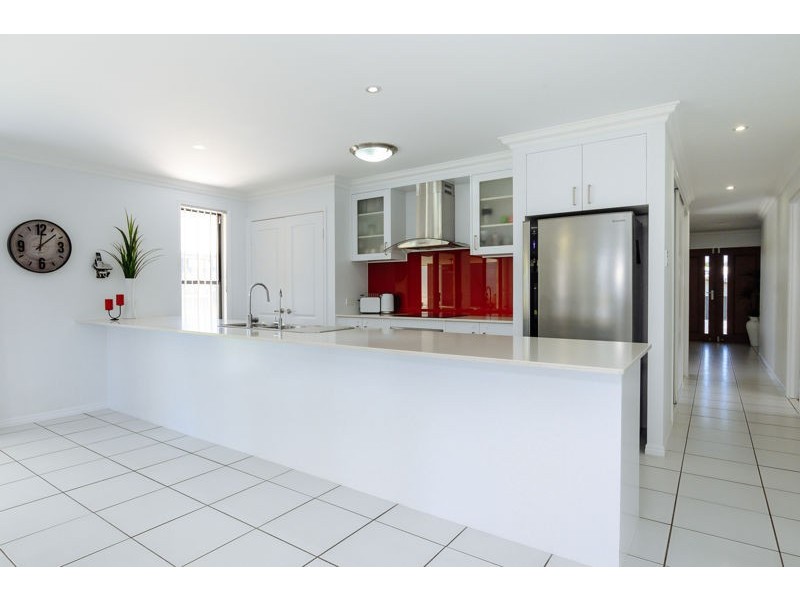 10 Reinaerhoff Crescent, Glen Eden QLD 4680