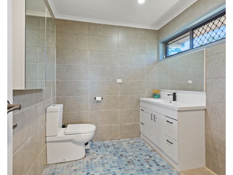 15 Bembooka Close, Glen Eden QLD 4680