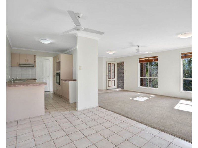 4 Leanne Close, New Auckland QLD 4680