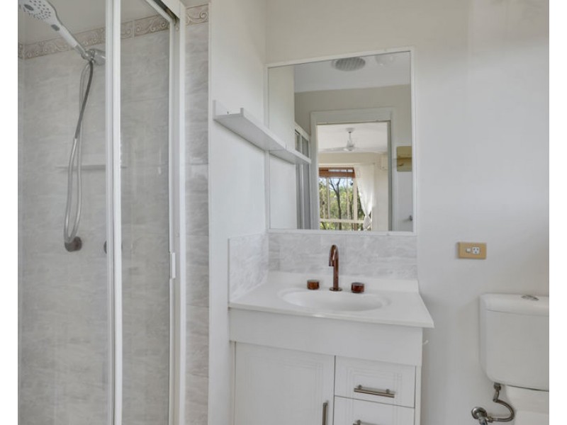 4 Leanne Close, New Auckland QLD 4680