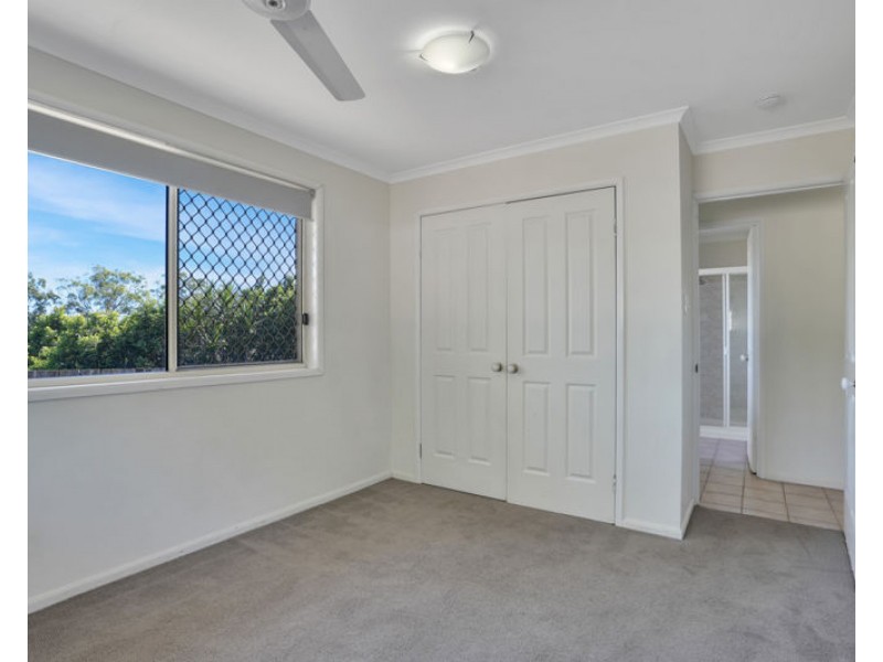 4 Leanne Close, New Auckland QLD 4680