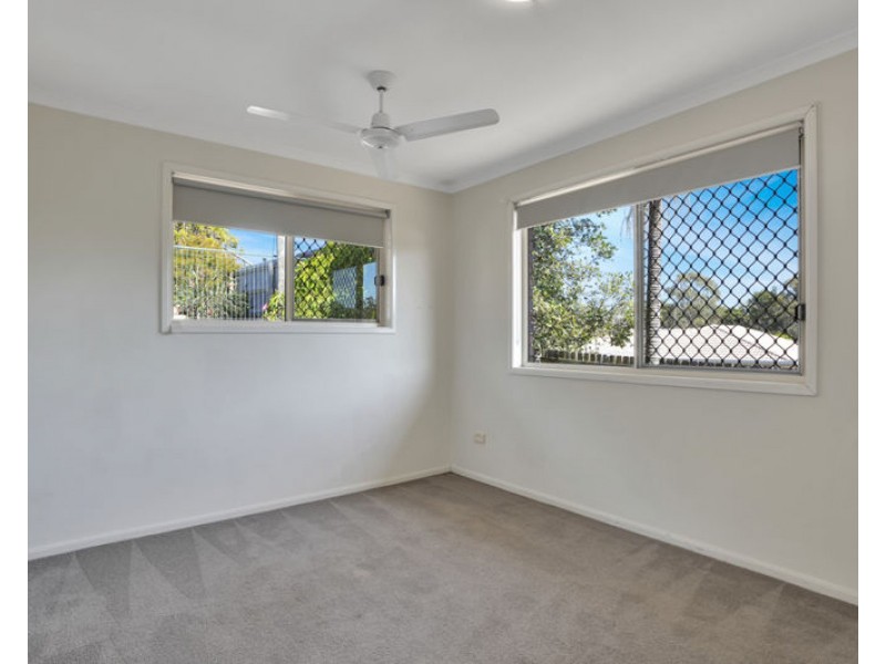 4 Leanne Close, New Auckland QLD 4680