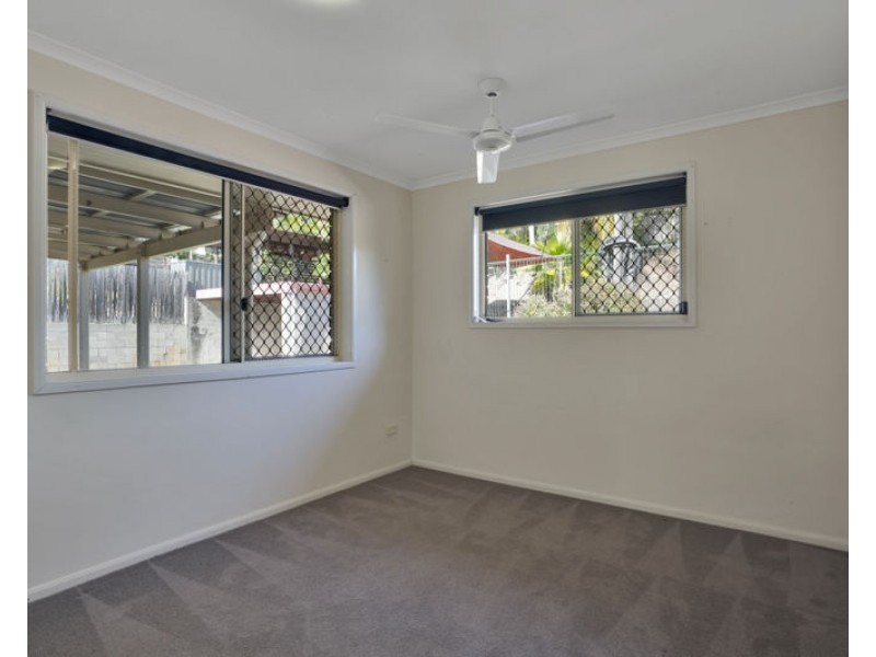 4 Leanne Close, New Auckland QLD 4680