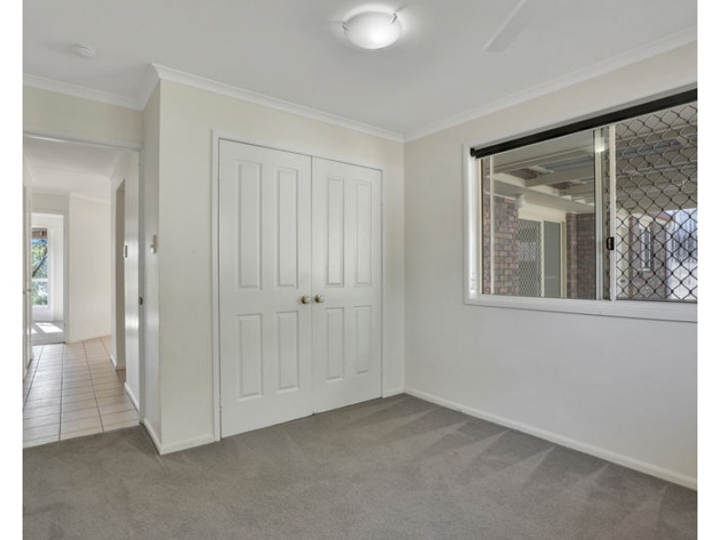 4 Leanne Close, New Auckland QLD 4680