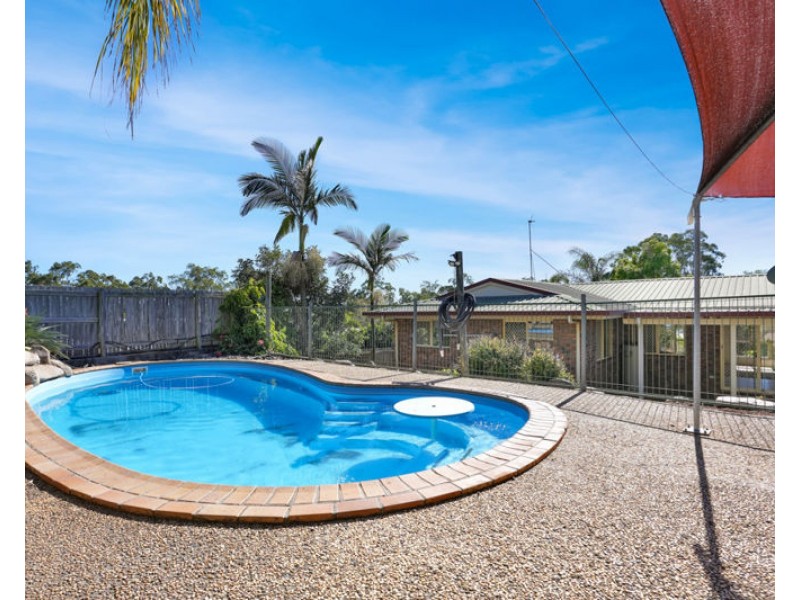 4 Leanne Close, New Auckland QLD 4680