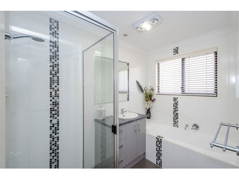 22 Dartmouth Close, Clinton QLD 4680