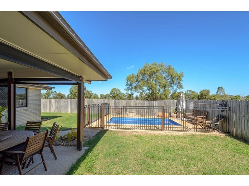 22 Dartmouth Close, Clinton QLD 4680