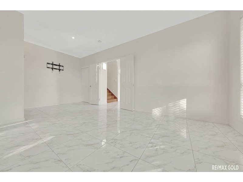 12 KOOWIN DRIVE, Kirkwood QLD 4680