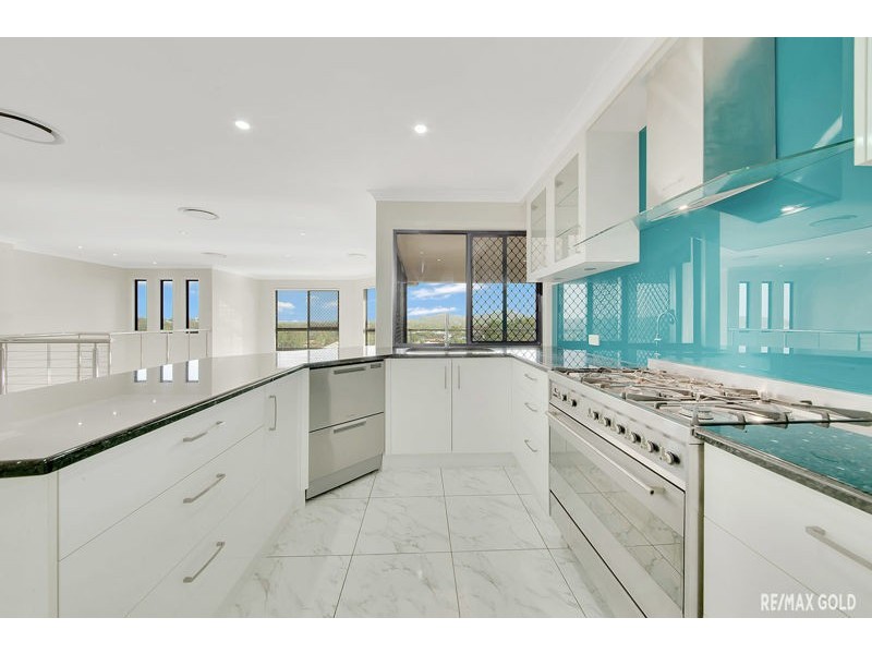 12 KOOWIN DRIVE, Kirkwood QLD 4680
