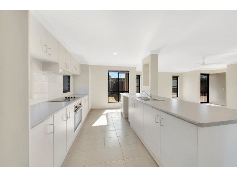 1 Willow Street, New Auckland QLD 4680