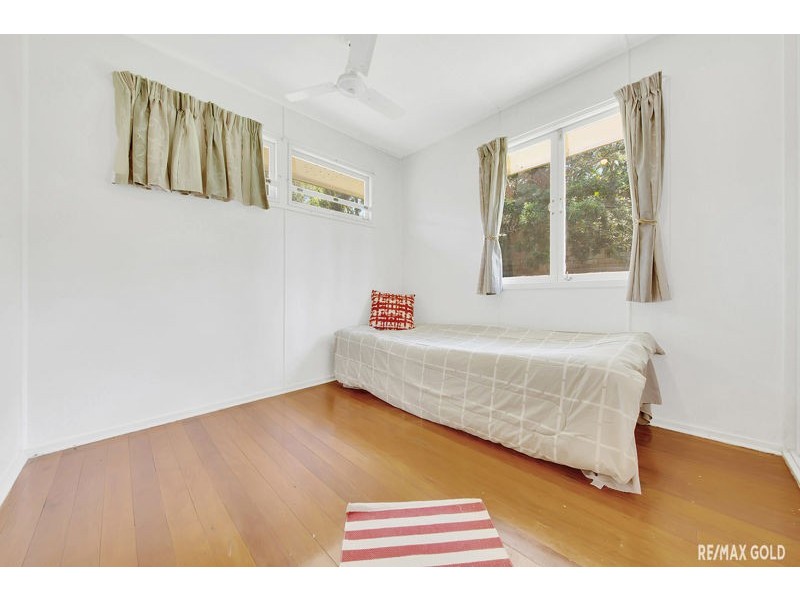 33 Charles Street, West Gladstone QLD 4680