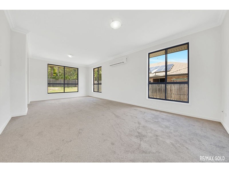 26 Larcom Rise, West Gladstone QLD 4680