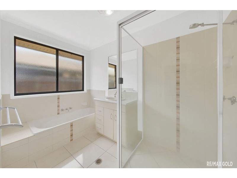 26 Larcom Rise, West Gladstone QLD 4680