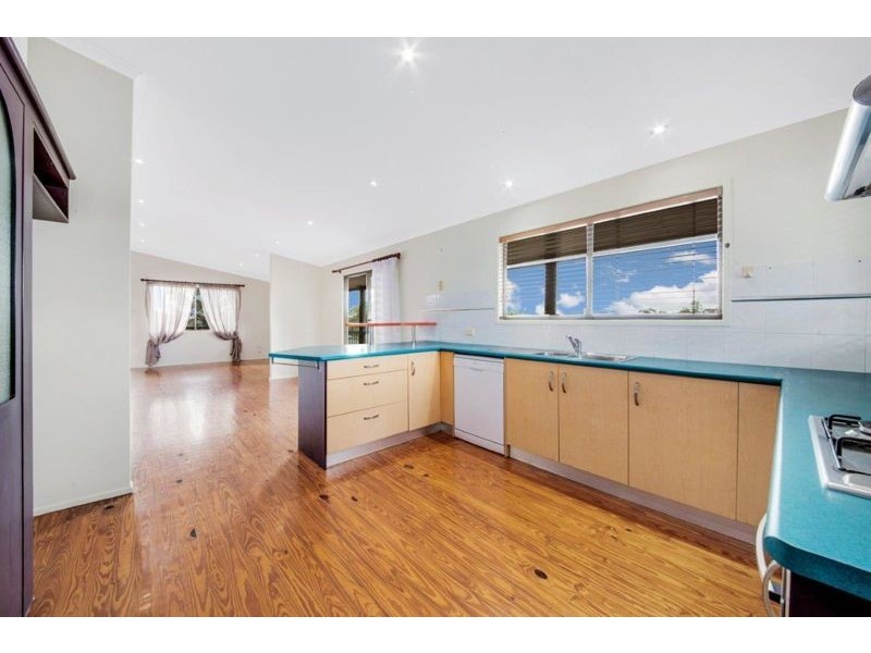 7 Erin Close, New Auckland QLD 4680