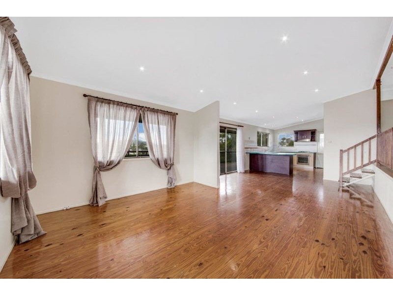 7 Erin Close, New Auckland QLD 4680