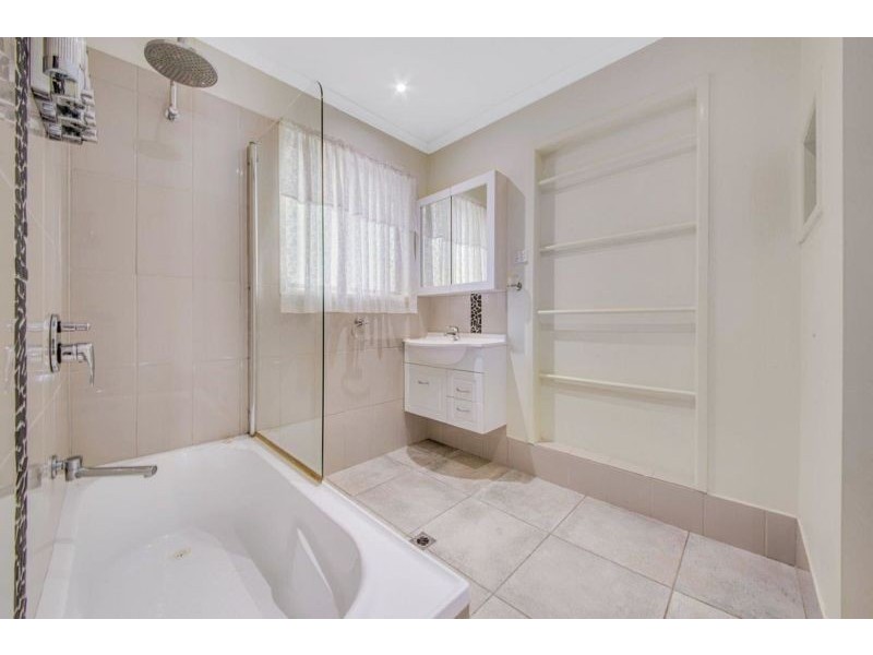 7 Erin Close, New Auckland QLD 4680