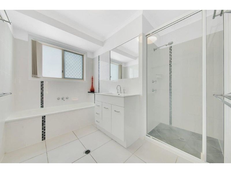 19 Valley Way, Boyne Island QLD 4680