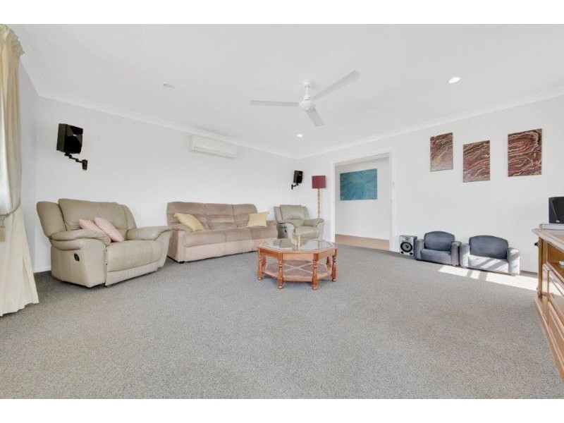 19 Valley Way, Boyne Island QLD 4680
