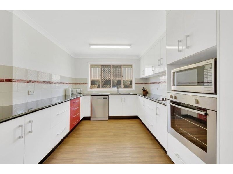 19 Valley Way, Boyne Island QLD 4680