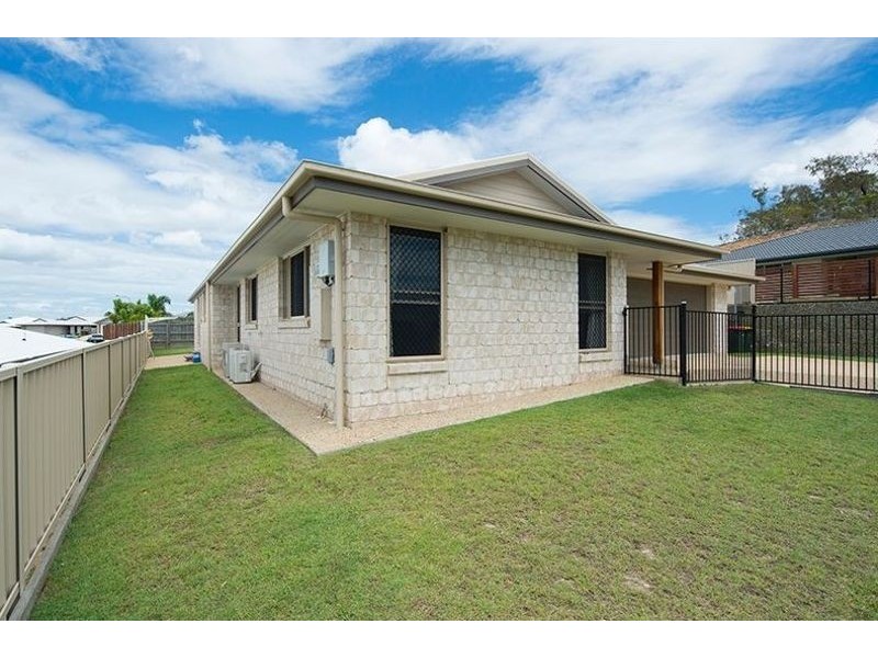 19 Valley Way, Boyne Island QLD 4680