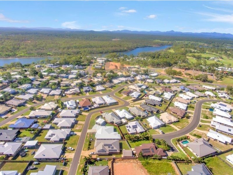 19 Valley Way, Boyne Island QLD 4680