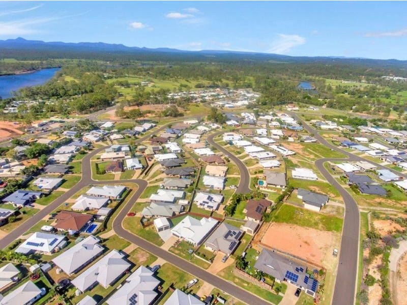 19 Valley Way, Boyne Island QLD 4680