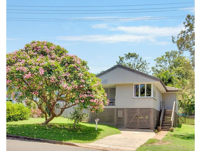 33 Charles Street, West Gladstone QLD 4680