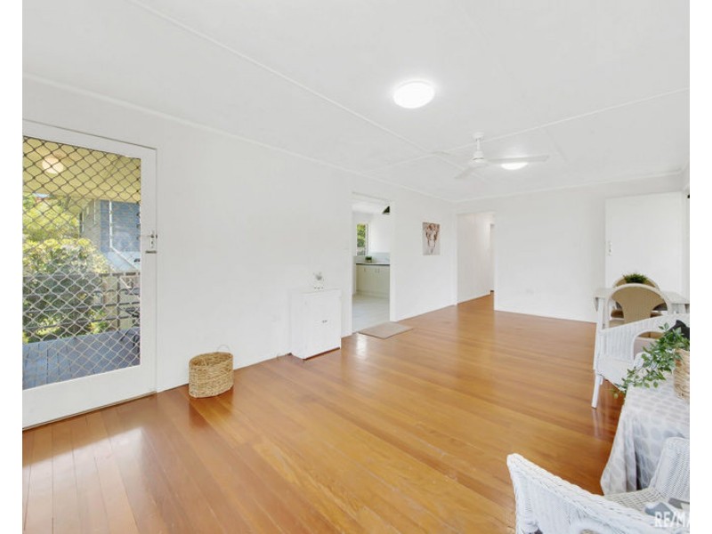 33 Charles Street, West Gladstone QLD 4680