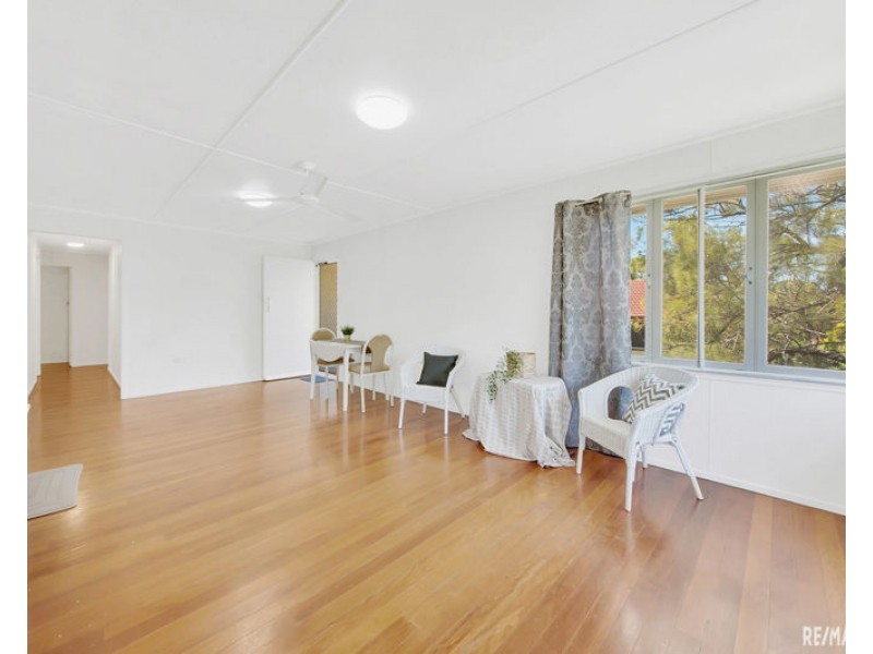 33 Charles Street, West Gladstone QLD 4680