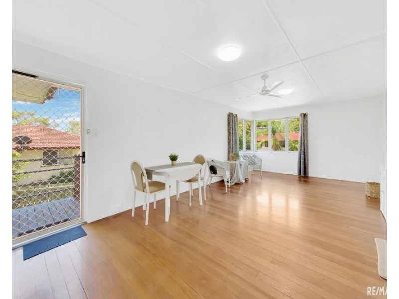 33 Charles Street, West Gladstone QLD 4680