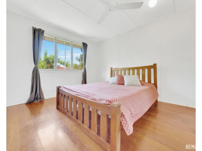 33 Charles Street, West Gladstone QLD 4680