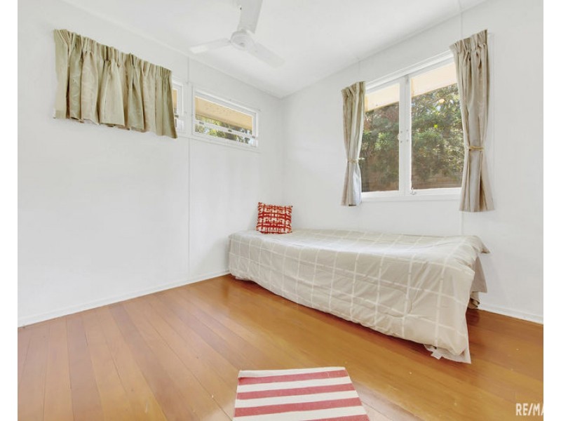 33 Charles Street, West Gladstone QLD 4680