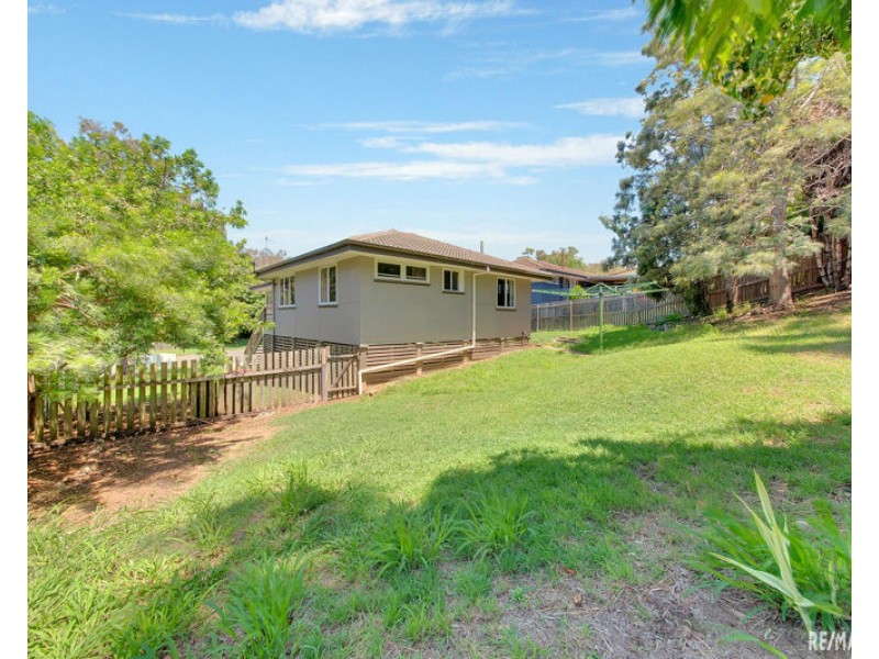 33 Charles Street, West Gladstone QLD 4680