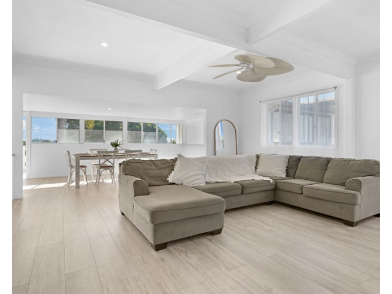 4 Williamson Street, West Gladstone QLD 4680
