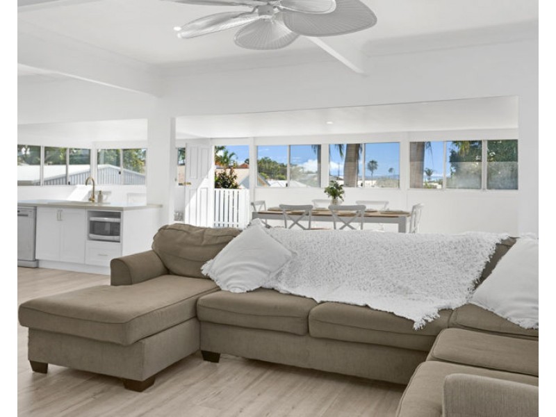 4 Williamson Street, West Gladstone QLD 4680
