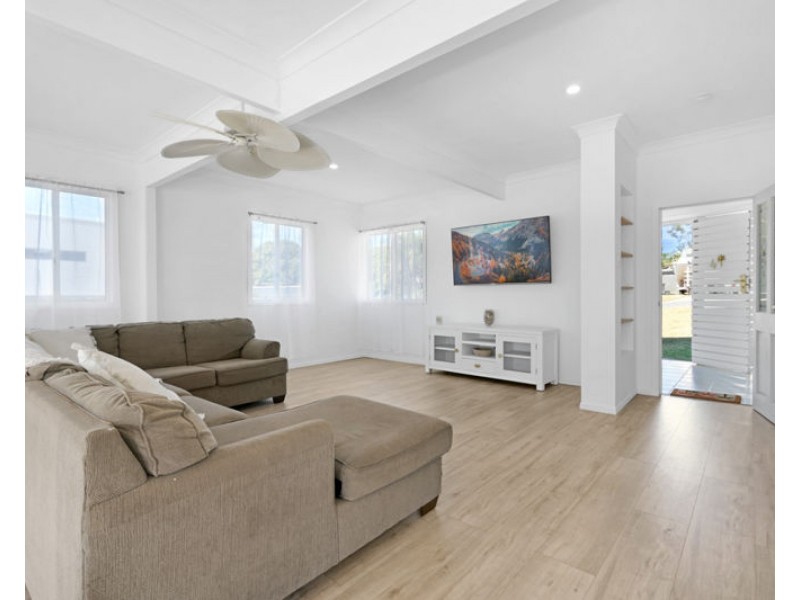 4 Williamson Street, West Gladstone QLD 4680