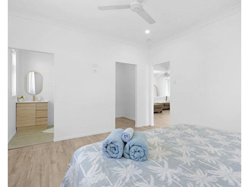 4 Williamson Street, West Gladstone QLD 4680