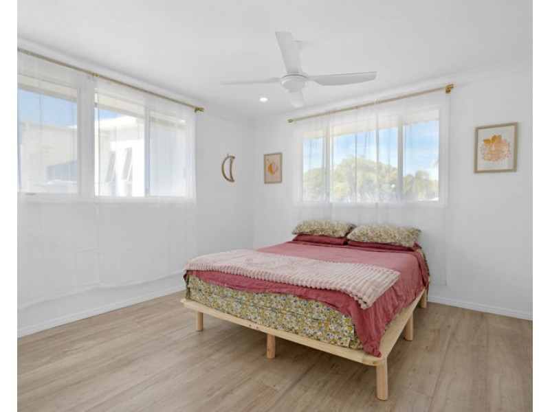 4 Williamson Street, West Gladstone QLD 4680