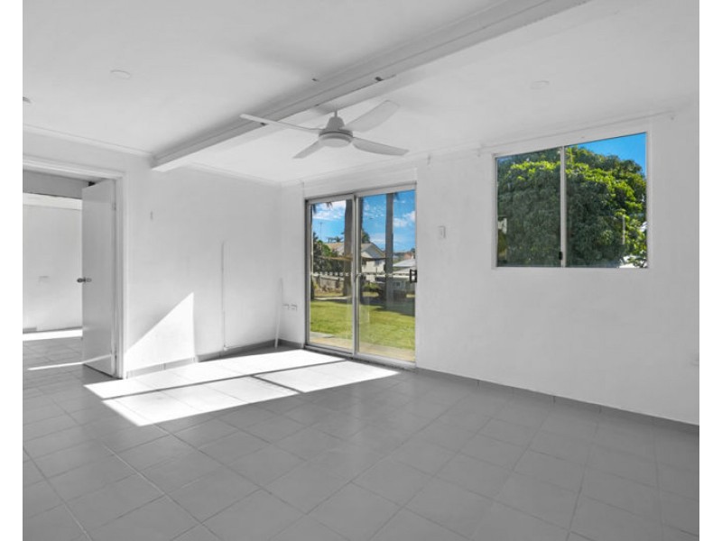 4 Williamson Street, West Gladstone QLD 4680