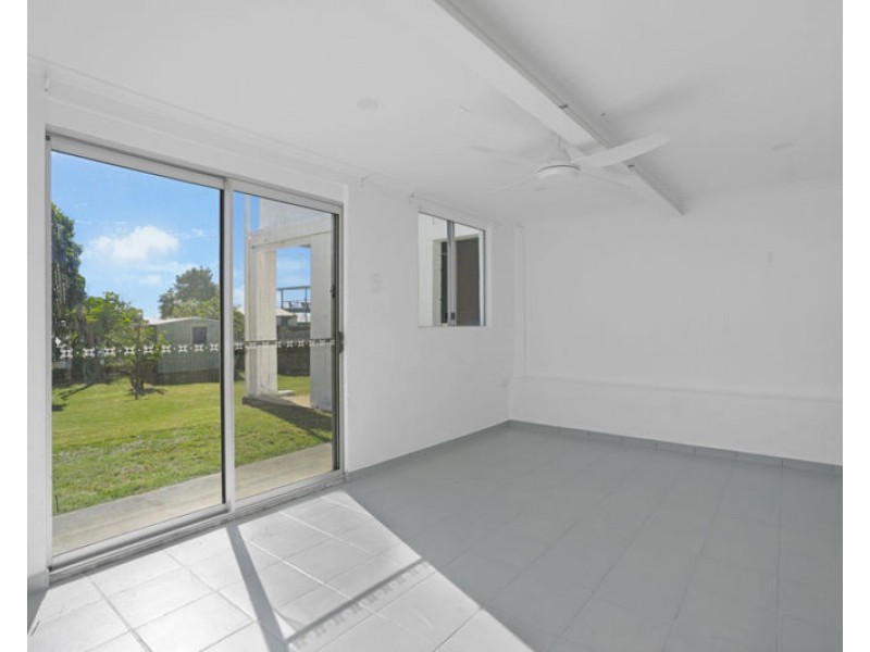 4 Williamson Street, West Gladstone QLD 4680